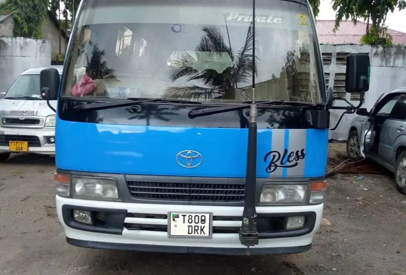Magari Sokoni Toyota Coaster ya Bei Poa 2013
