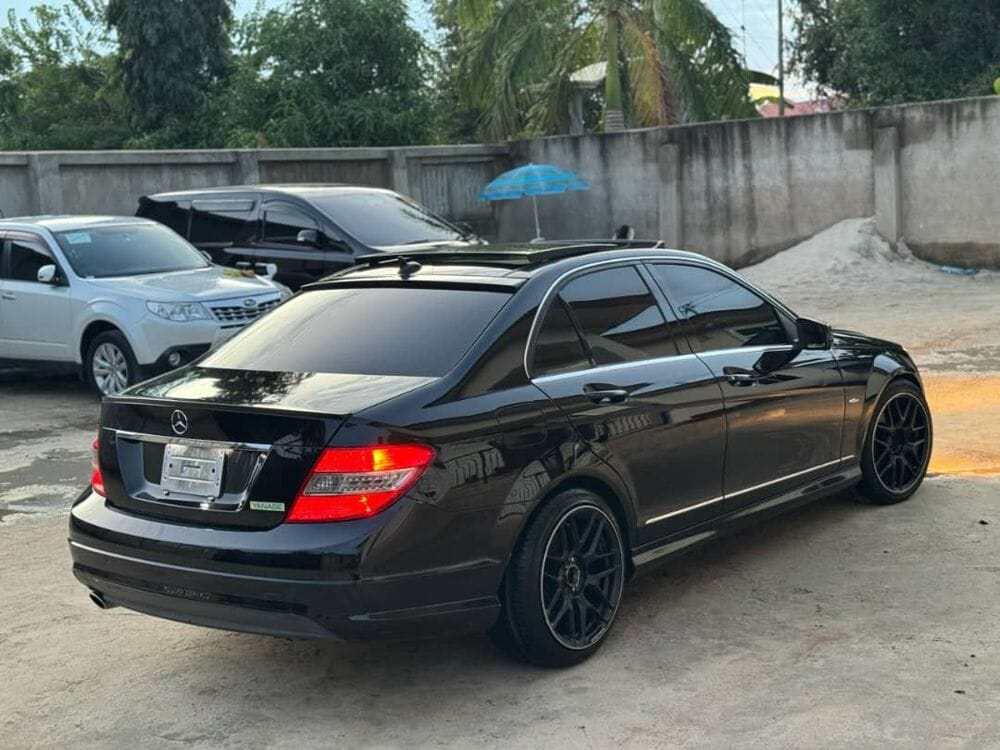 Magari Sokoni Benz E-Class ya Bei Poa 2005