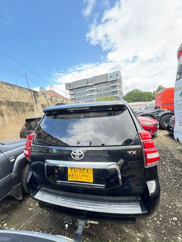 Magari Sokoni Toyota Land Cruiser Prado ya Bei Poa 2016