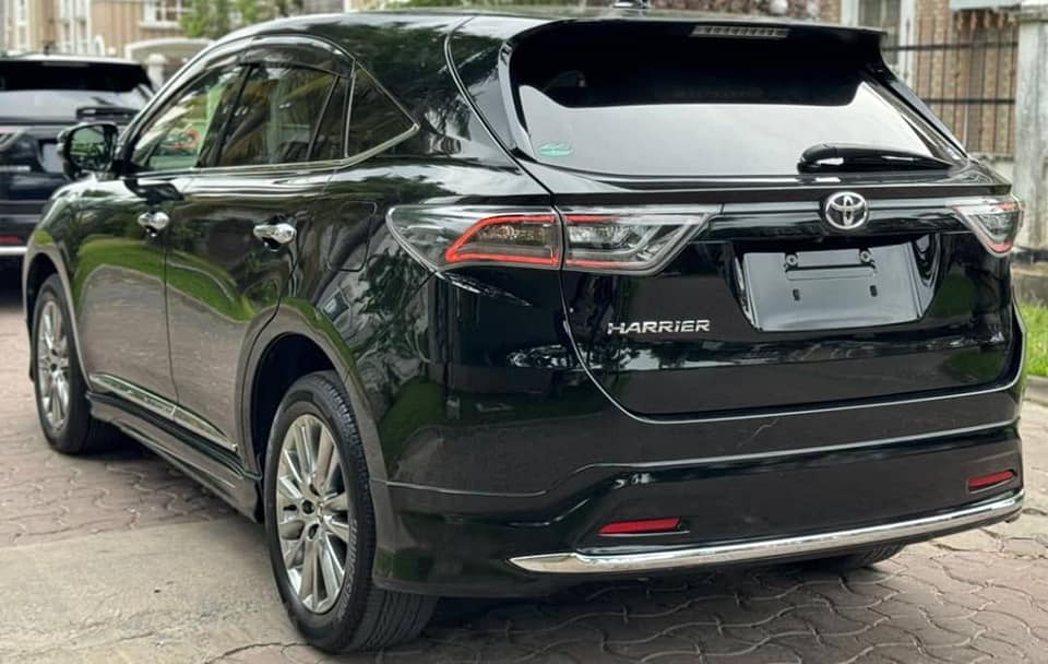 Magari Harrier 2014 lipo Dar es salaam