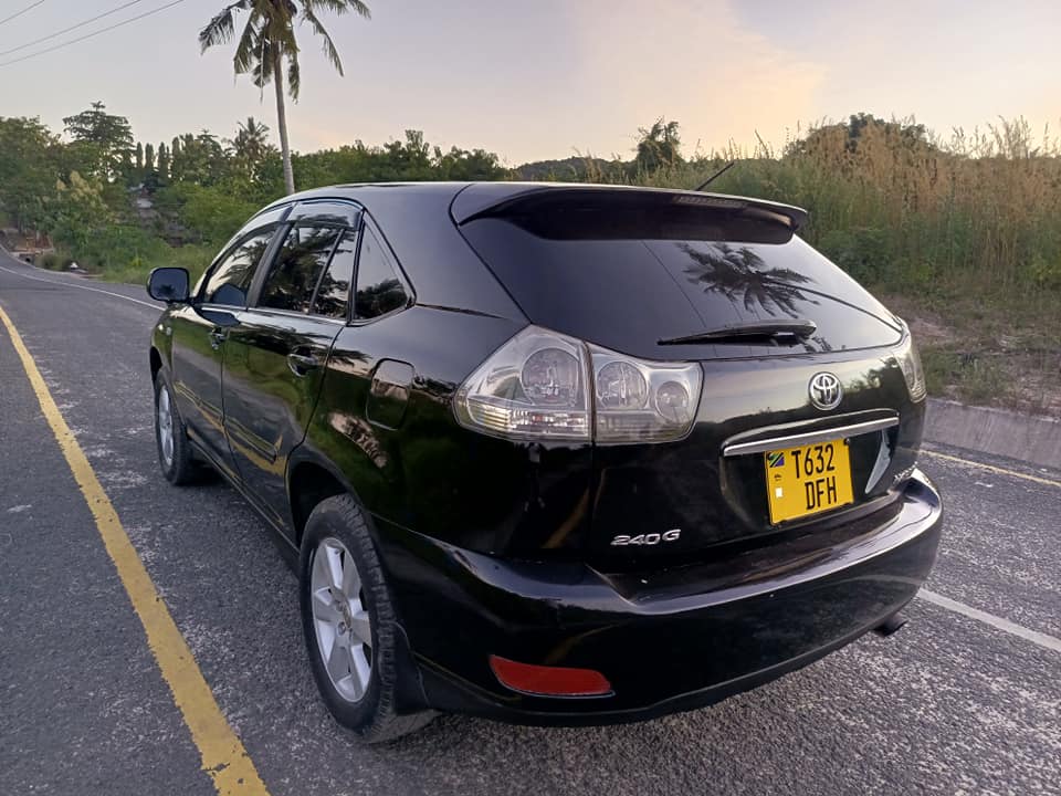 Magari Harrier 2004 lipo Dar es salaam