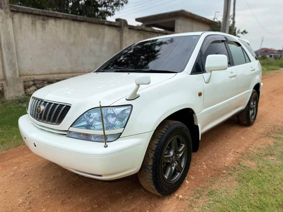 Magari Sokoni Toyota Harrier ya Bei Poa 2000