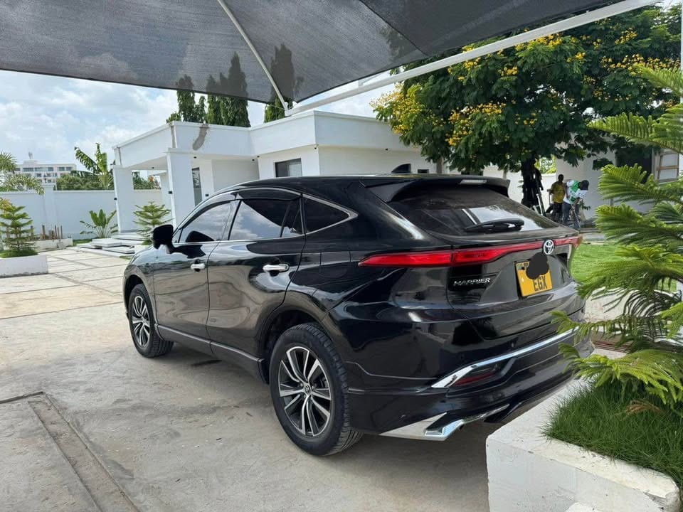 Toyota Harrier bei poa sokoni Dar es salaam Tanzania