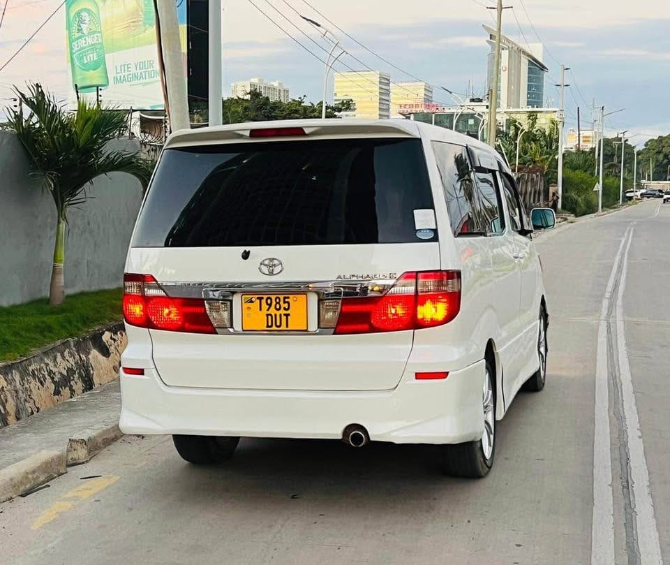 Magari Alphard 2005 lipo Dar es salaam