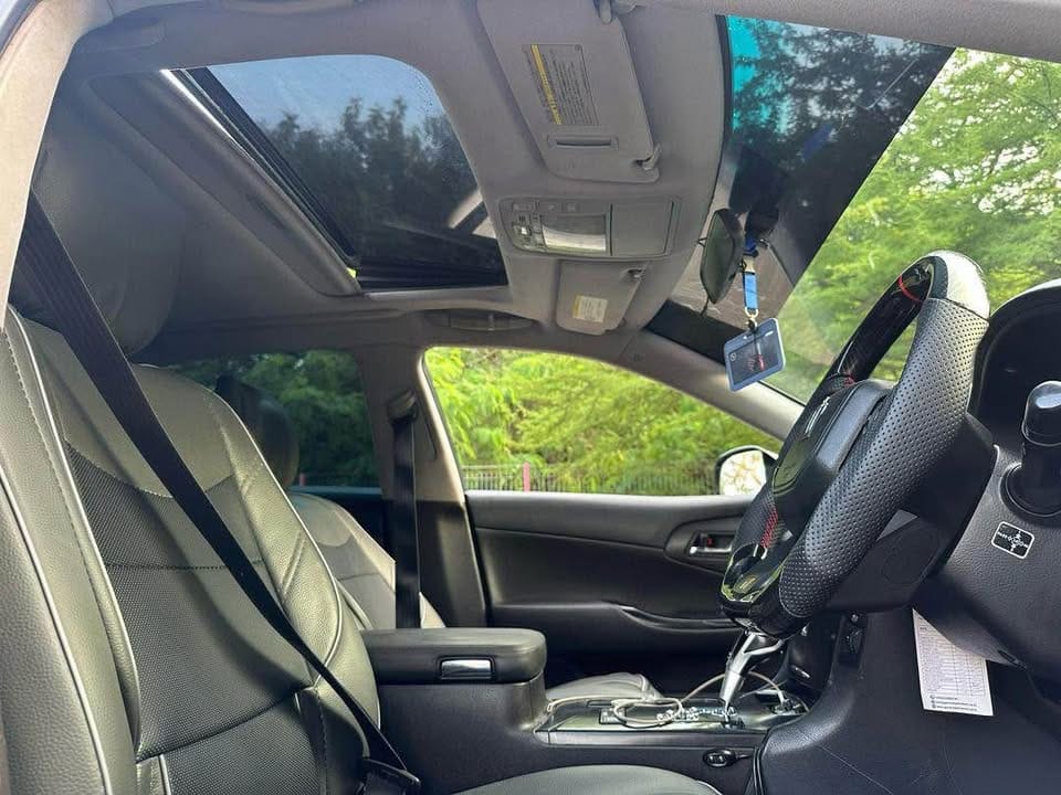 Magari Crown 2009 lipo Dar es salaam