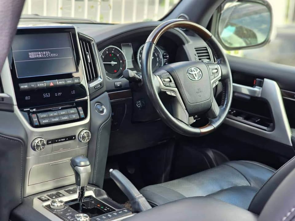 Magari Land Cruiser V8 2009 lipo Dar es salaam