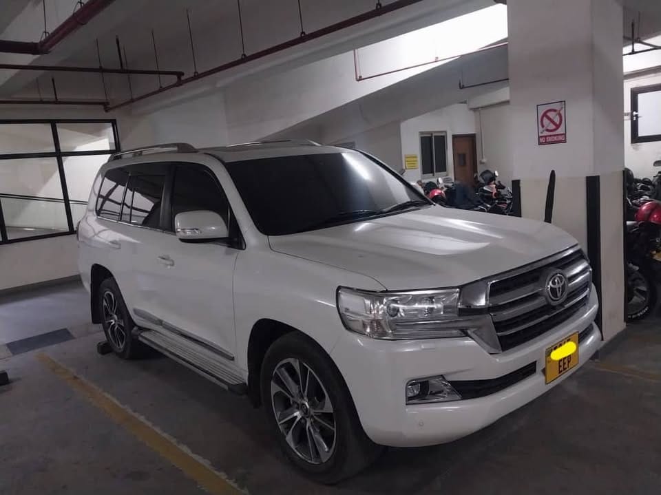 Magari Land Cruiser V8 2018 lipo Dar es salaam