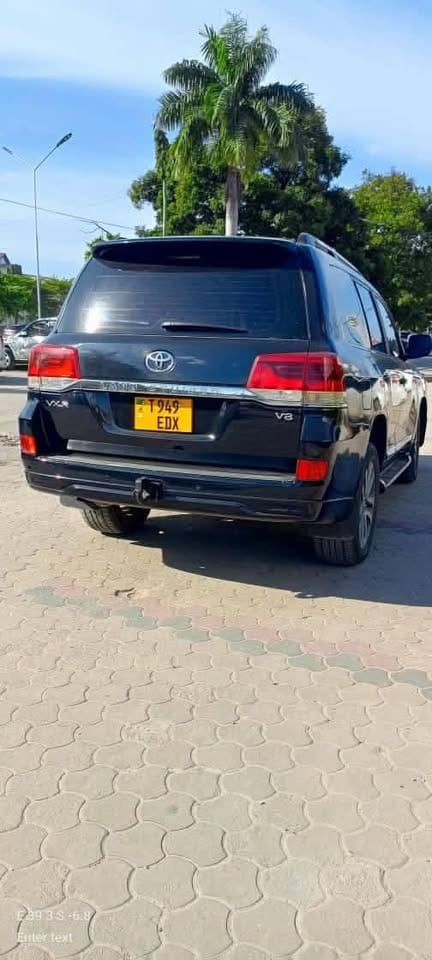 Magari Land Cruiser V8 2015 lipo Dar es salaam
