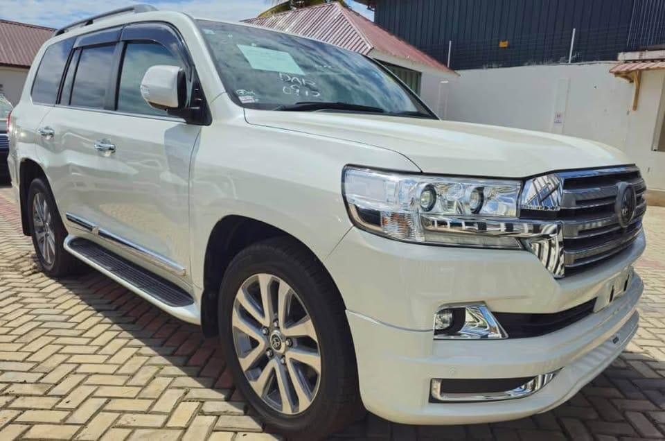 Magari Sokoni Toyota Land Cruiser V8 ya Bei Poa 2009