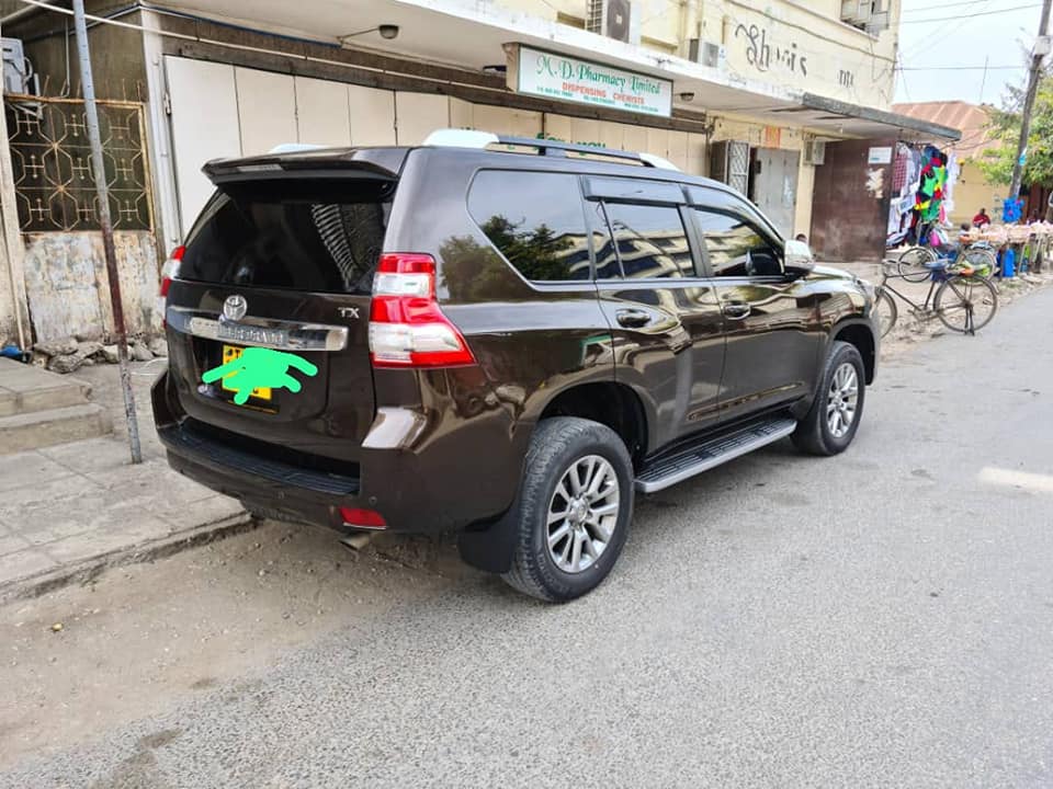 Magari Land Cruiser Prado 2018 lipo Dar es salaam