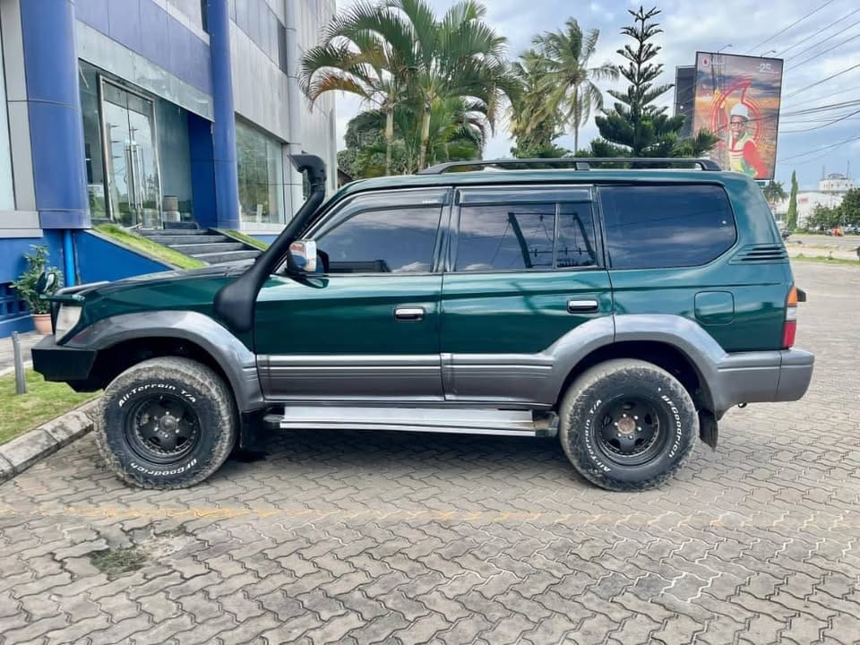 Magari Sokoni Toyota Land Cruiser Prado ya Bei Poa 1998