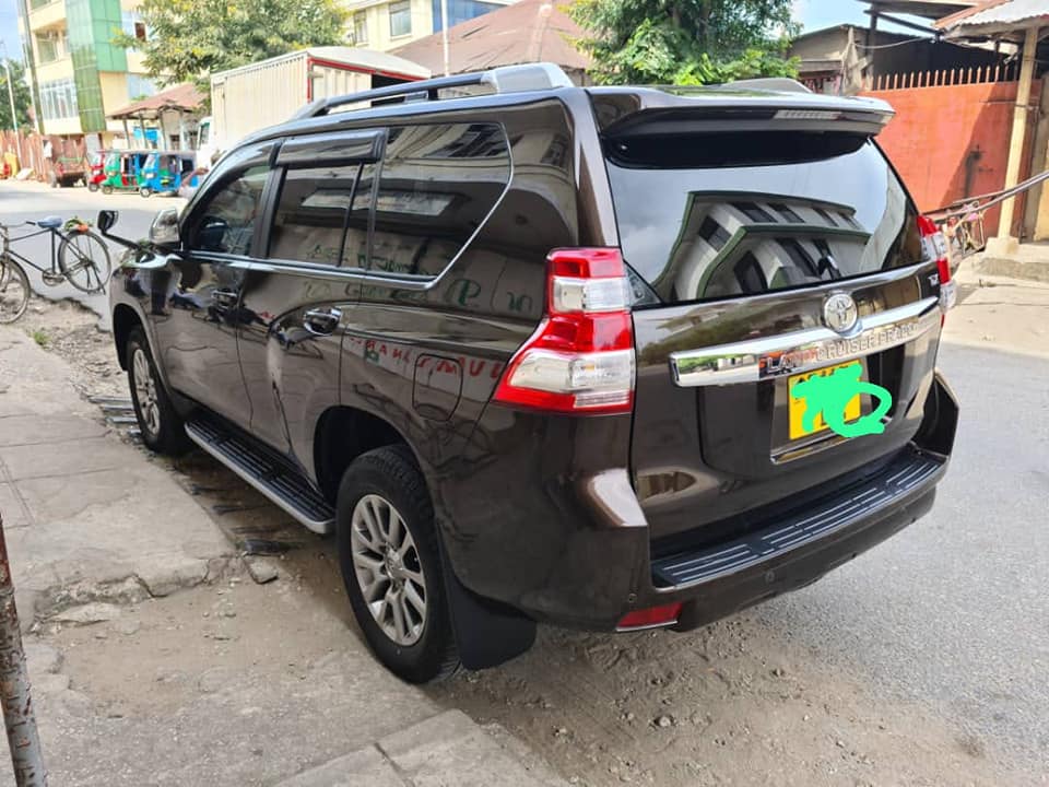 Magari Sokoni Toyota Land Cruiser Prado ya Bei Poa 2018