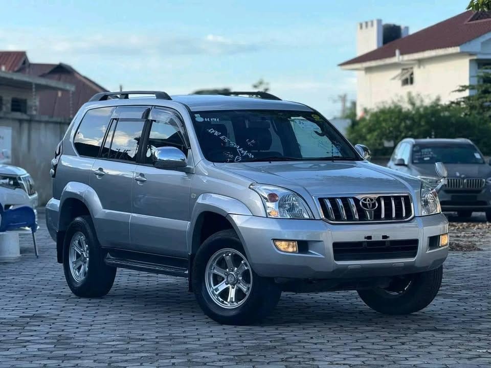 Toyota Land Cruiser Prado bei poa sokoni Dar es salaam Tanzania