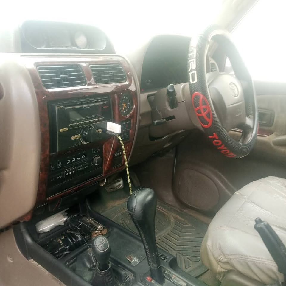Magari Sokoni Toyota Land Cruiser Prado ya Bei Poa 2001