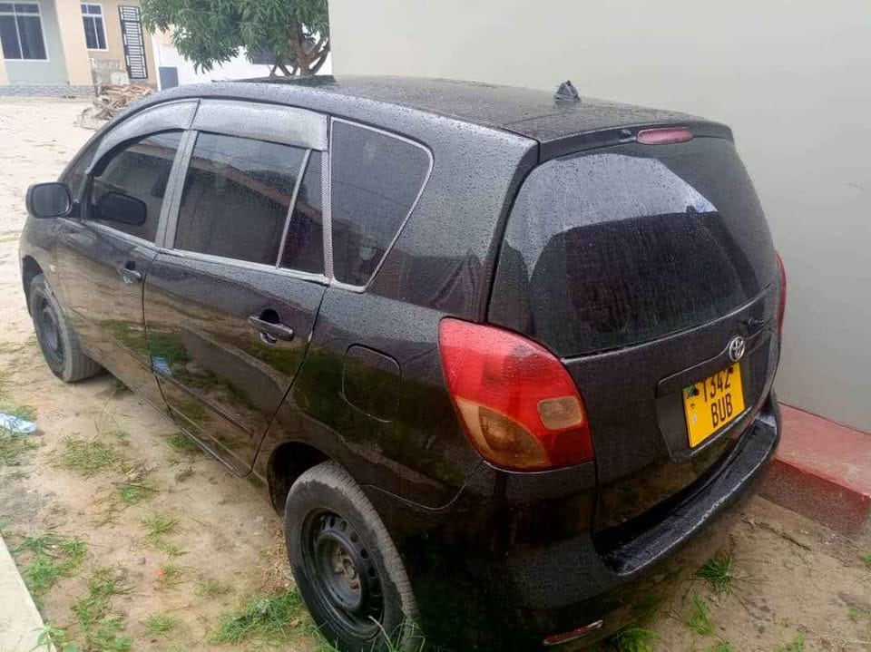 Magari Spacio 2000 lipo Dar es salaam