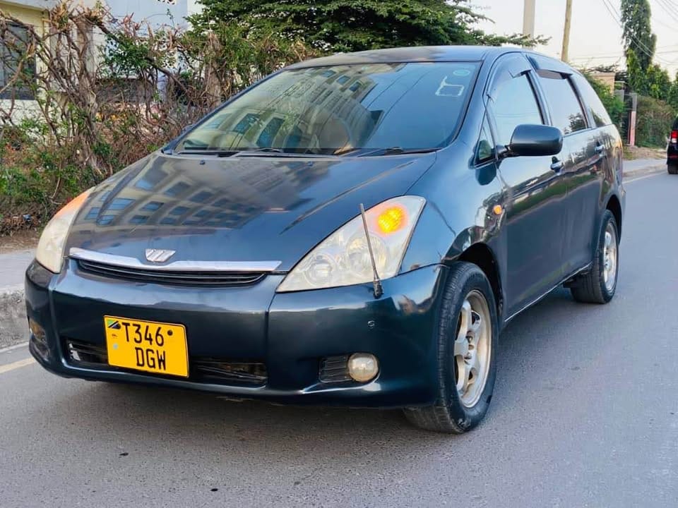 Magari Wish 2001 lipo Dar es salaam