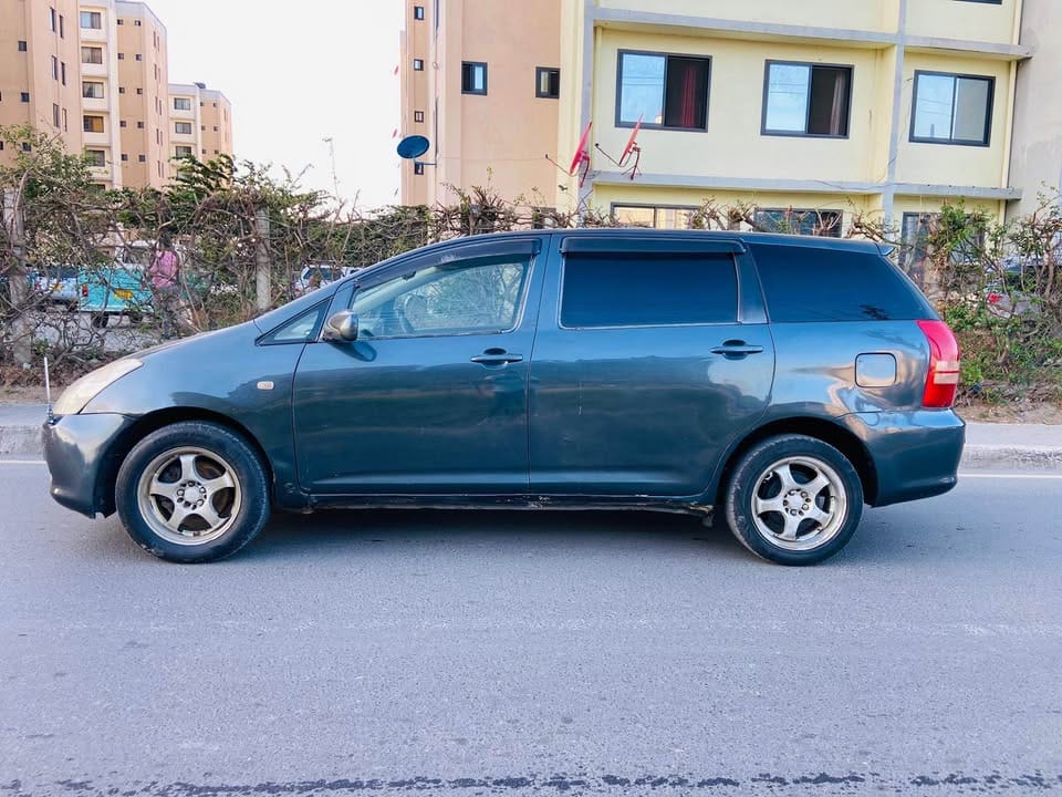 Magari Sokoni Toyota Wish ya Bei Poa 2001