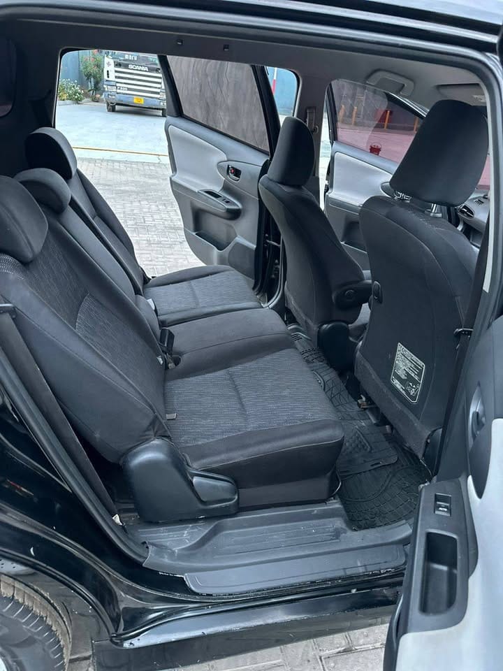 Toyota Wish bei poa sokoni Dar es salaam Tanzania