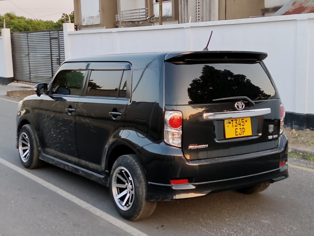 Toyota Rumion bei poa sokoni Dar es salaam Tanzania