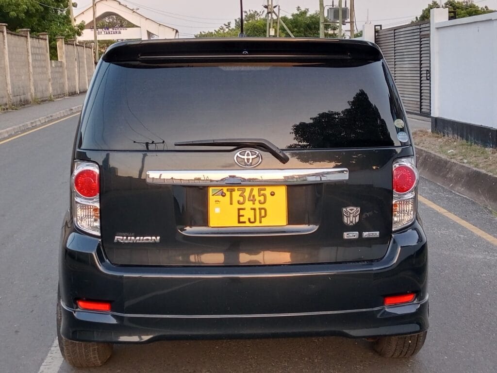 Magari Sokoni Toyota Rumion ya Bei Poa 2011