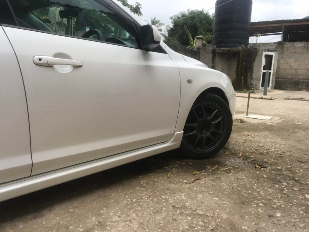 Magari Axela 2006 lipo Dar es salaam