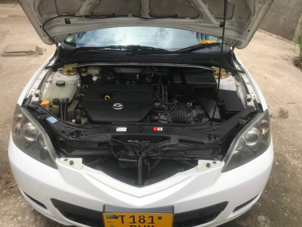 Magari Axela 2006 lipo Dar es salaam