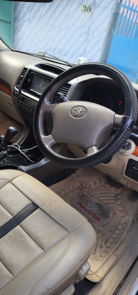 Magari Sokoni Toyota Land Cruiser Prado ya Bei Poa 2006