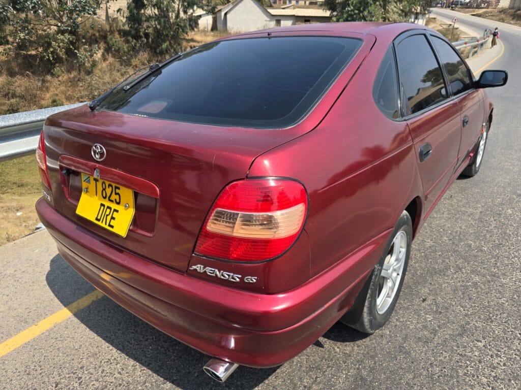 Magari Avensis 2001 lipo Mbeya