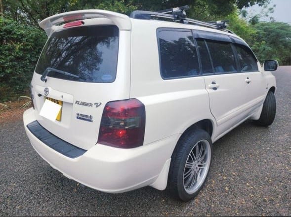 Magari Sokoni Toyota Kluger ya Bei Poa 2003