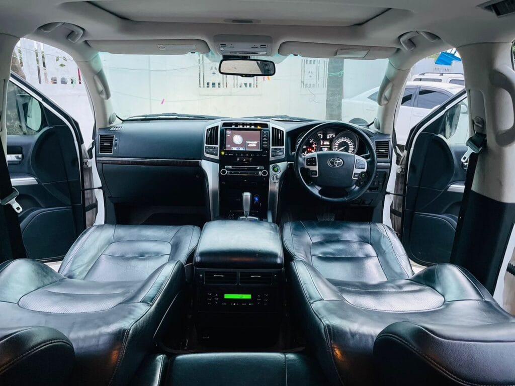 Magari Used Toyota Land Cruiser V8 2013 Dar es salaam Tanzania