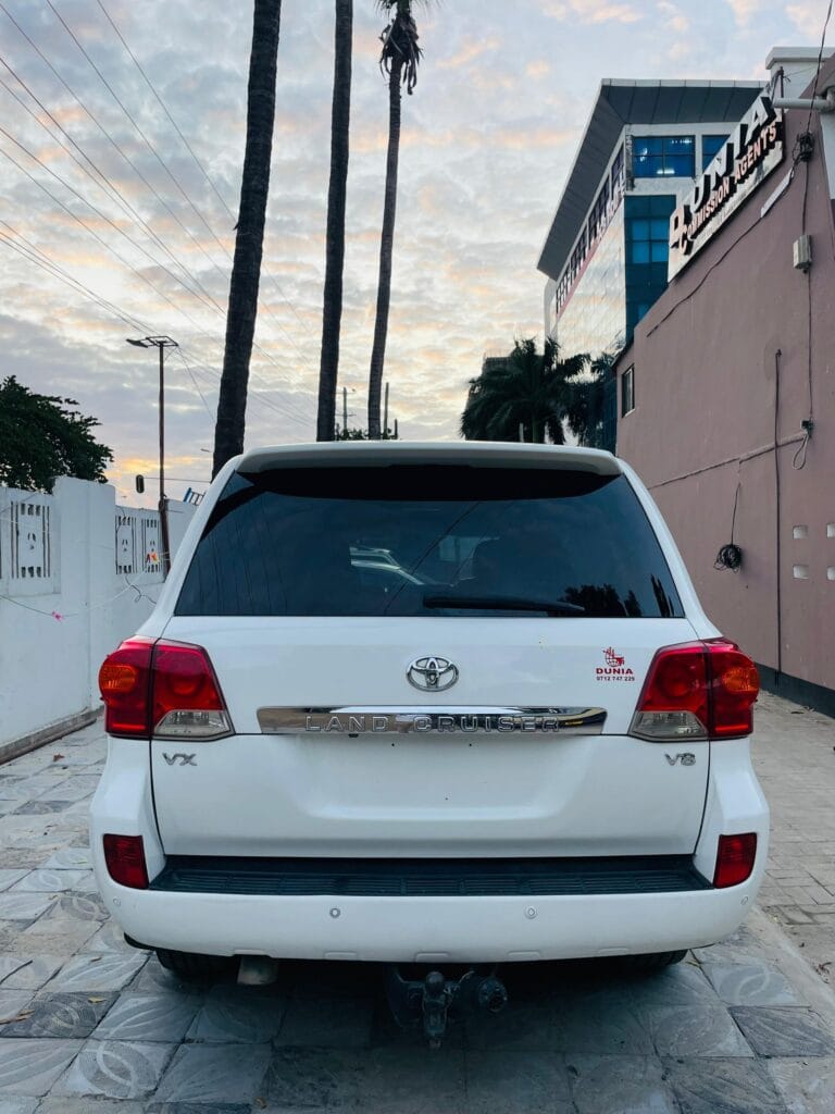 Bei ya Toyota Land Cruiser V8 2013 Sokoni Dar es salaam Tanzania
