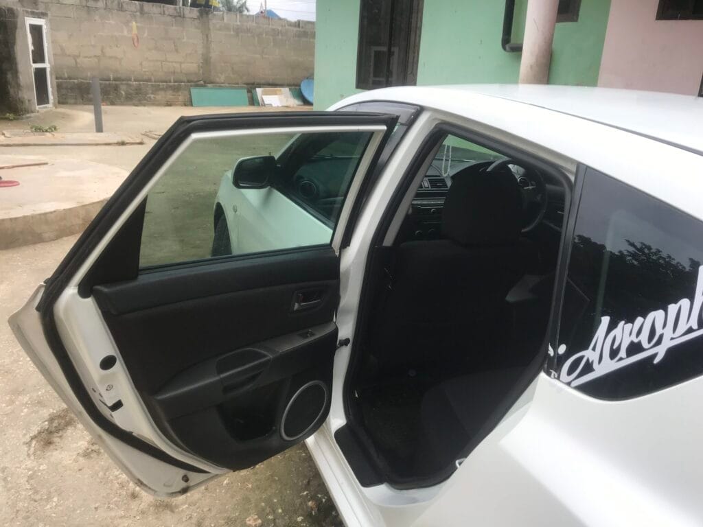 Mazda Axela bei poa sokoni Dar es salaam Tanzania