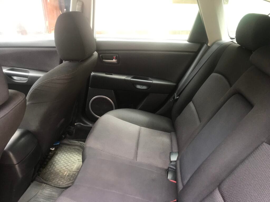 Magari Axela 2006 lipo Dar es salaam