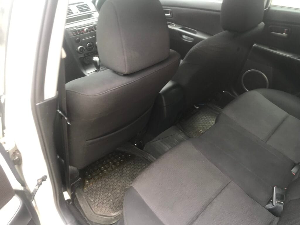 Magari Sokoni Mazda Axela ya Bei Poa 2006