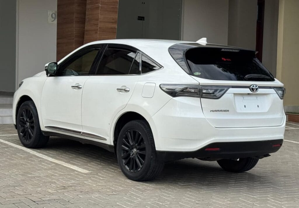 Magari Harrier 2014 lipo Dar es salaam