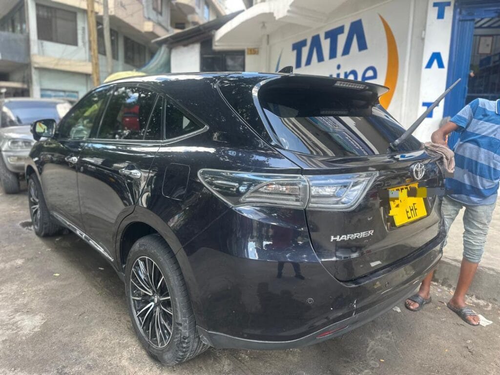Toyota Harrier bei poa sokoni Dar es salaam Tanzania