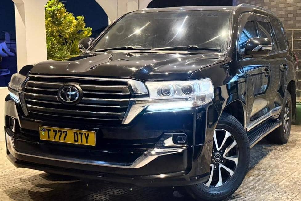 Magari Land Cruiser V8 2010 lipo Dar es salaam