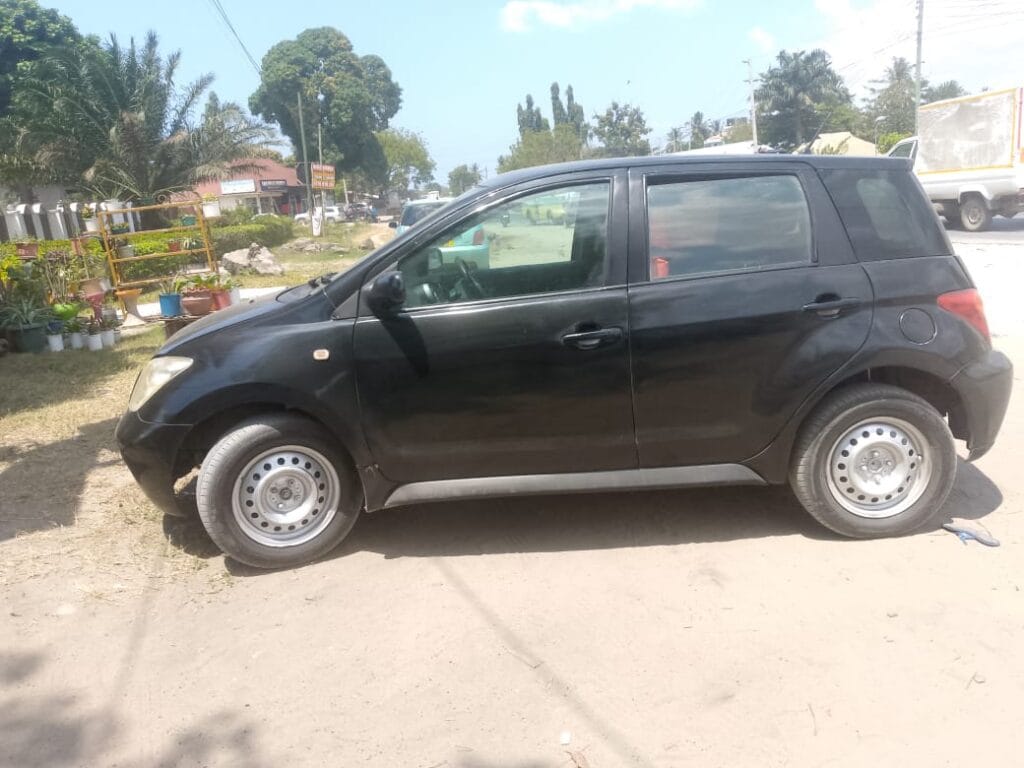 Magari Used Toyota IST 2003 Dar es salaam Tanzania
