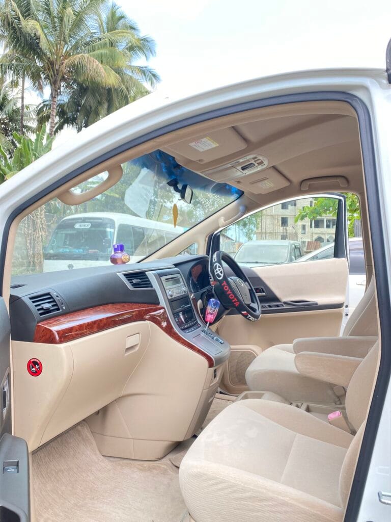 Toyota Alphard 2010 Inauzwa Zanzibar Tanzania