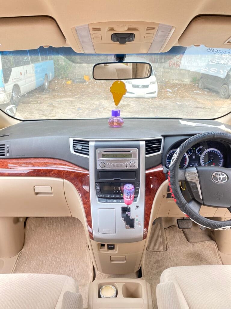 Magari Alphard 2010 lipo Zanzibar