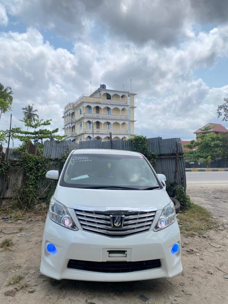 Toyota Alphard bei poa sokoni Zanzibar Tanzania