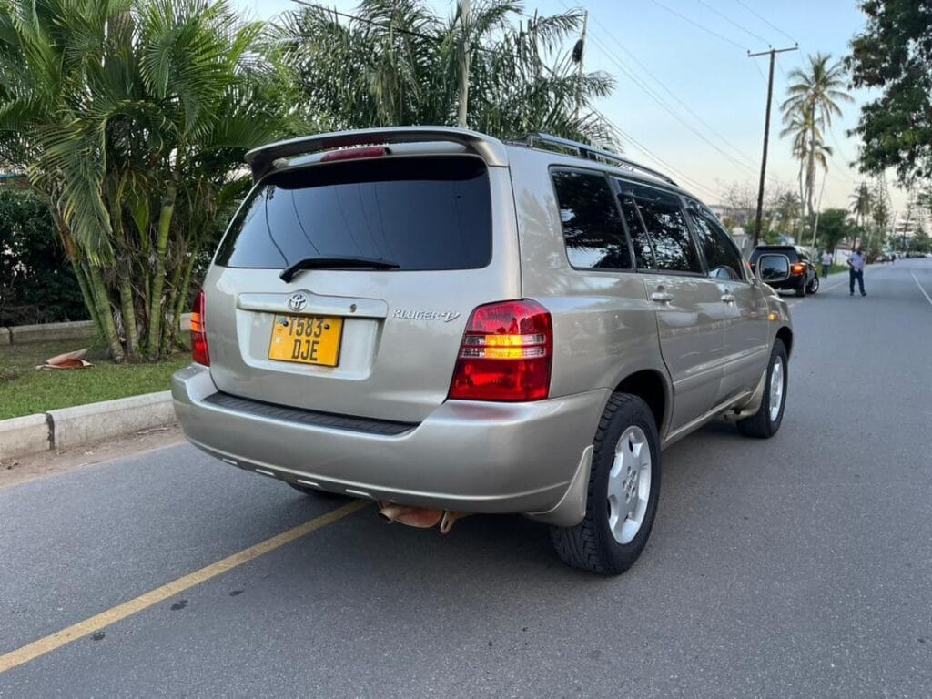 Buy Toyota Kluger 2005 for Sale in Arusha