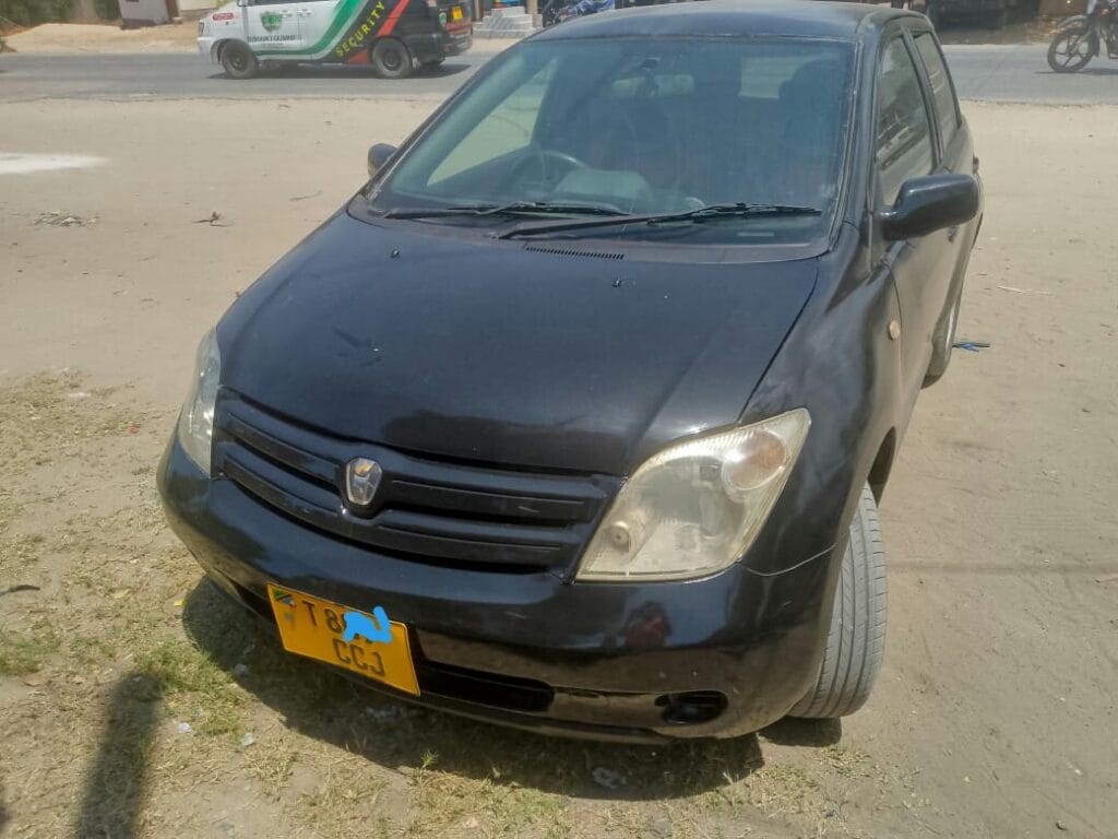 Magari IST 2003 lipo Dar es salaam