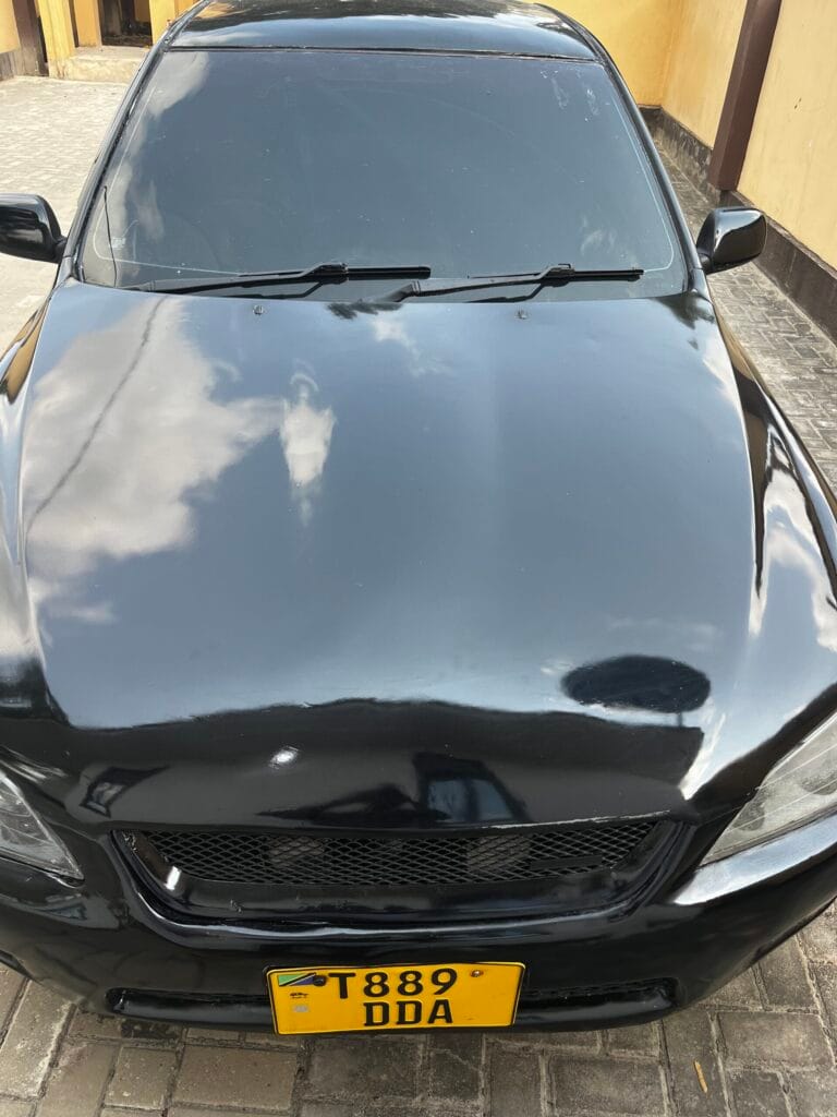 Used Toyota Altezza 2000 for Sale in Dar es salaam