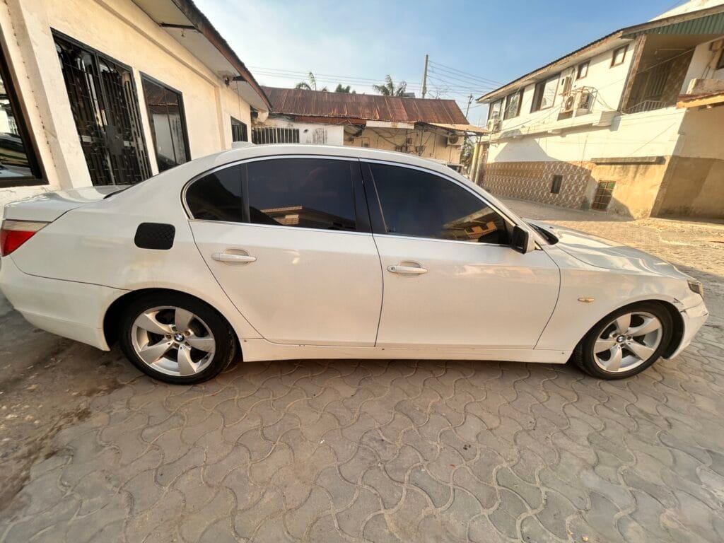 Magari 5 Series 2006 lipo Dar es salaam
