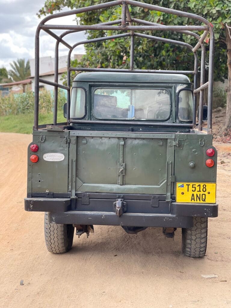 Magari Sokoni Land Rover Defender ya Bei Poa 1994