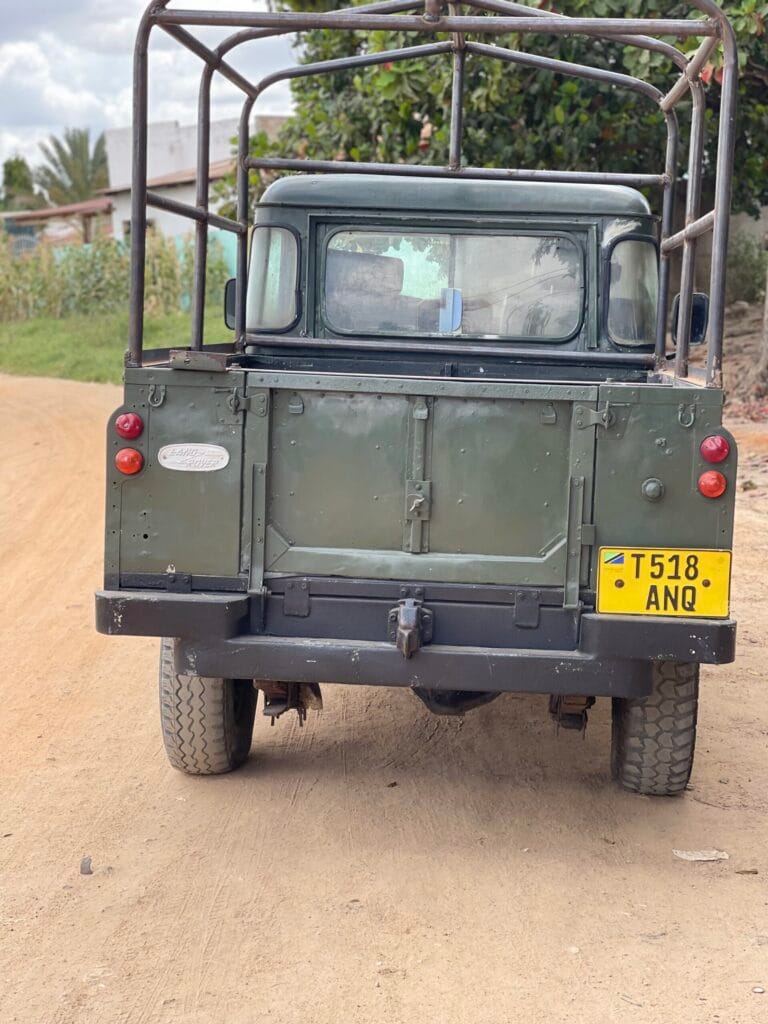 Land Rover Defender bei poa sokoni Dodoma Tanzania