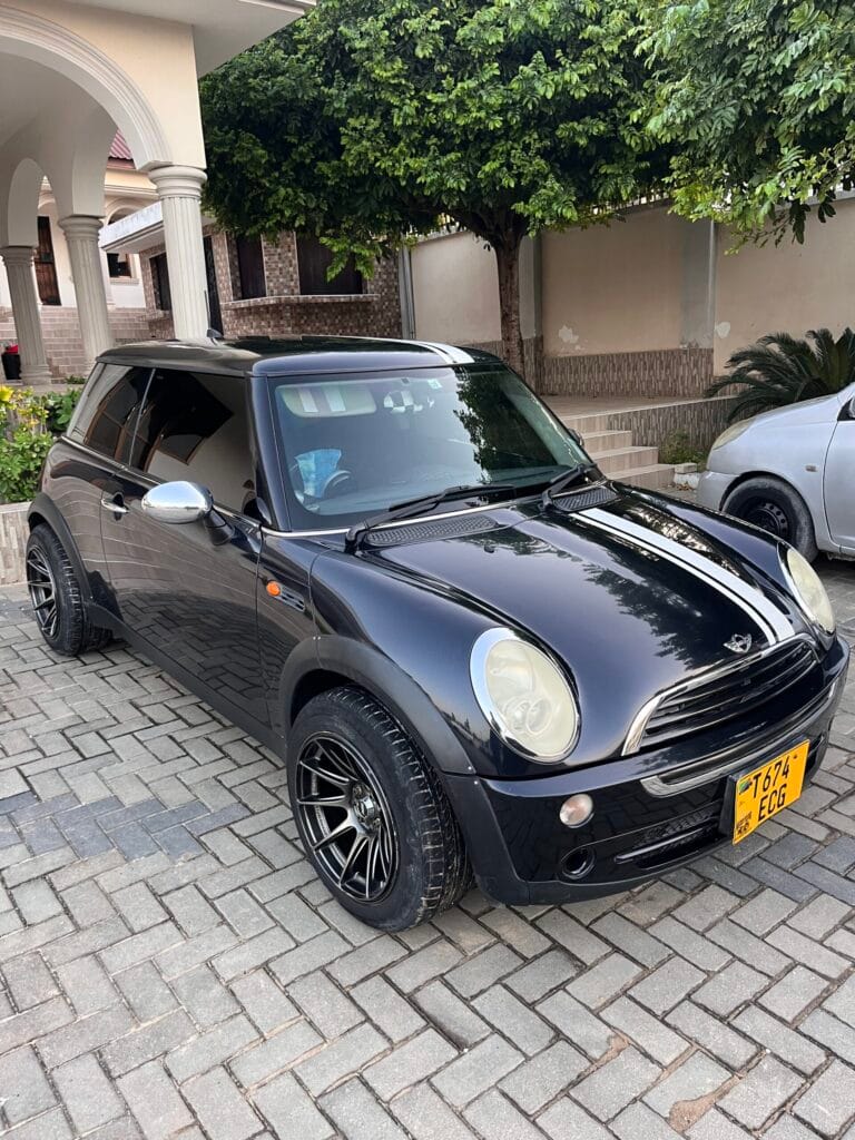 Magari Cooper 2005 lipo Dar es salaam