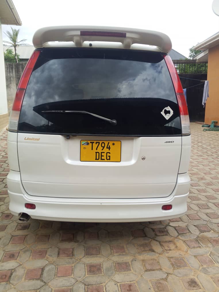 Magari Used Toyota Noah 2001 Dar es salaam Tanzania