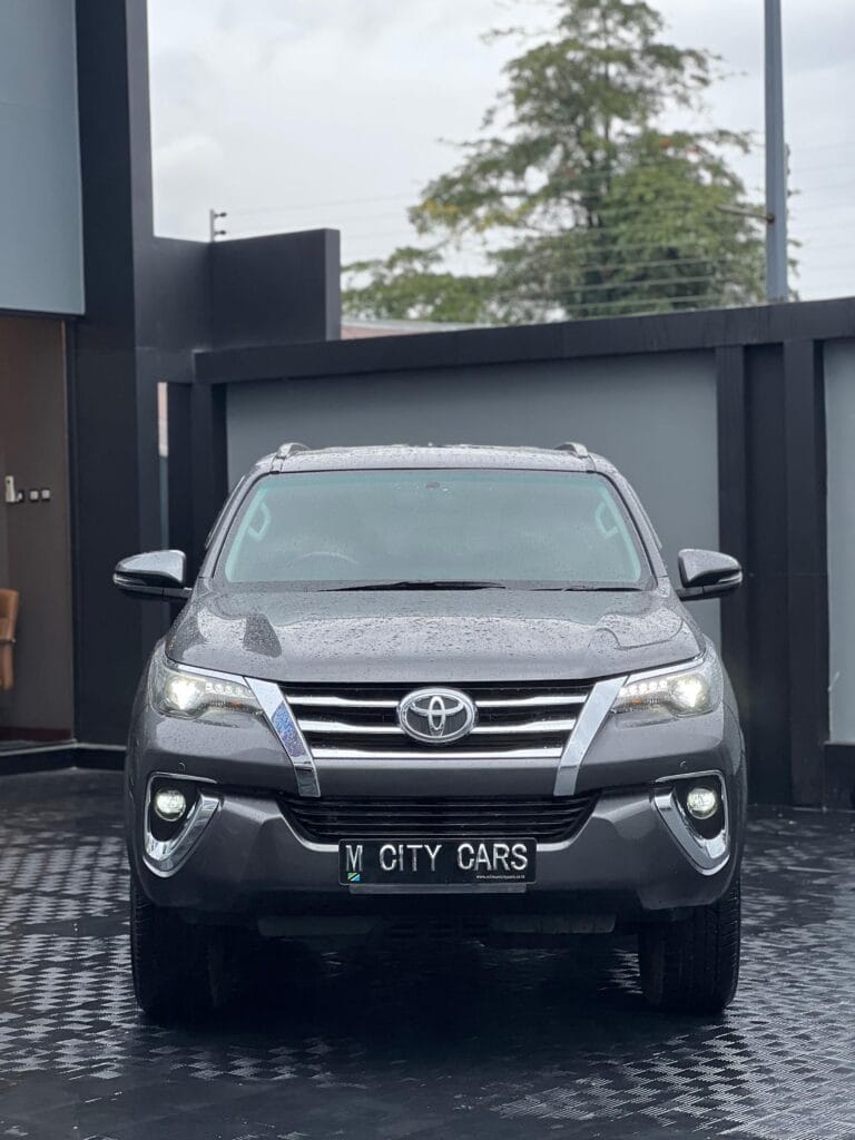 Toyota Fortuner 2020 Inauzwa Dar es salaam Tanzania